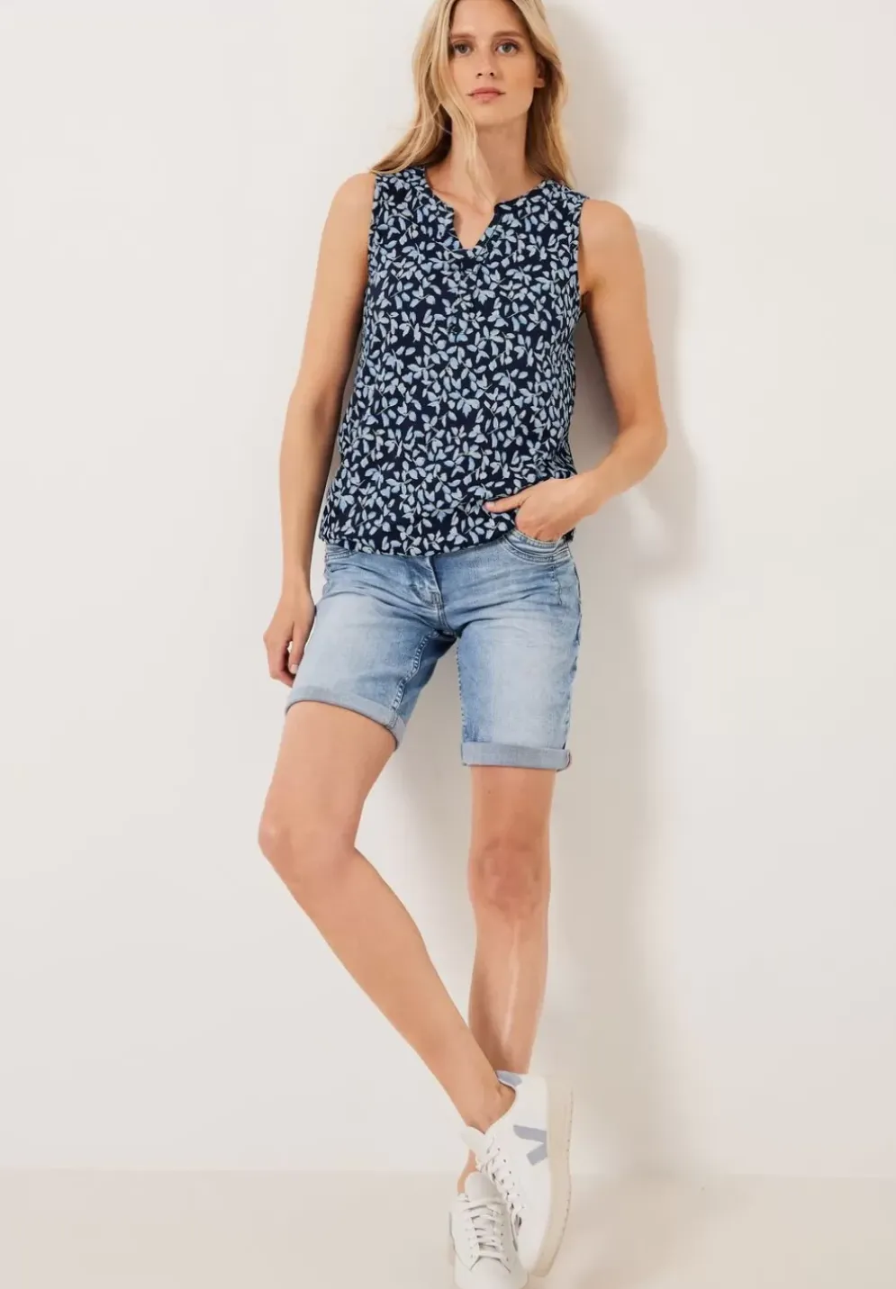 Top Mit Minimalmuster