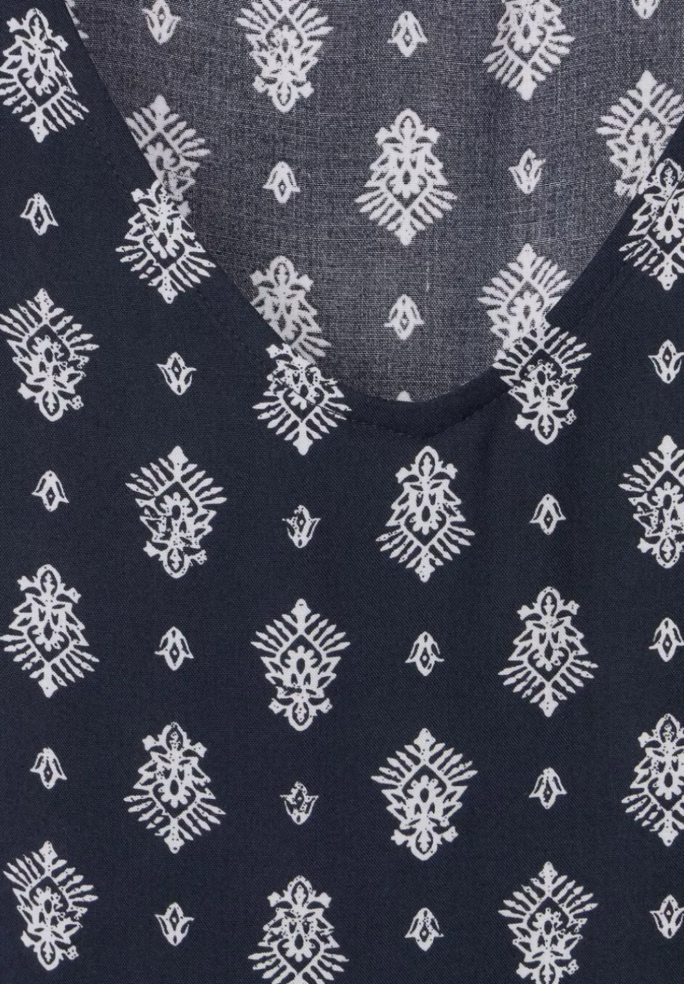Top Mit Minimalprint