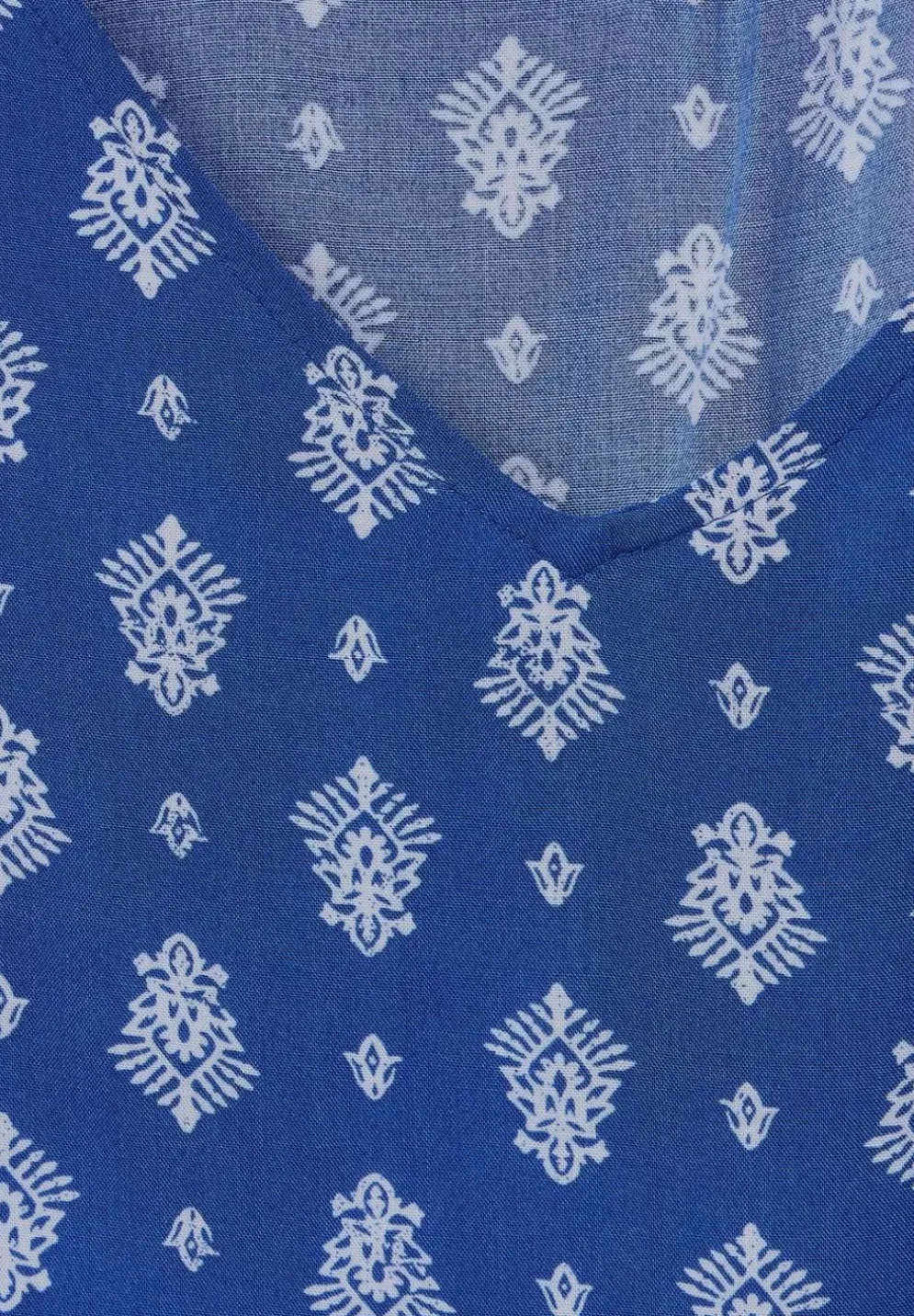 Top Mit Minimalprint