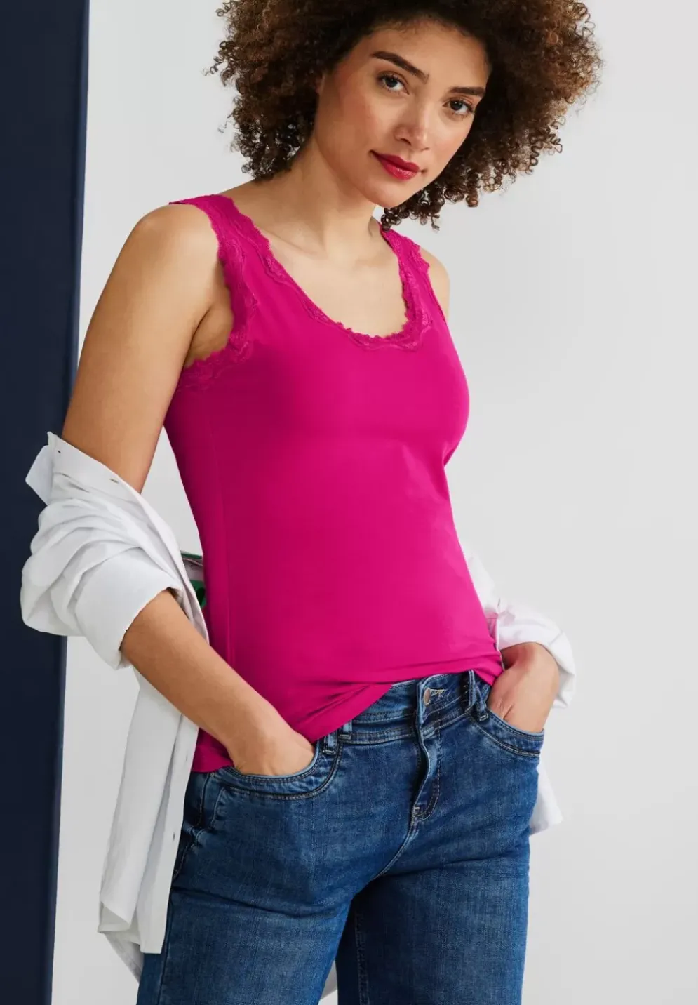 Top Mit Spitzendetail