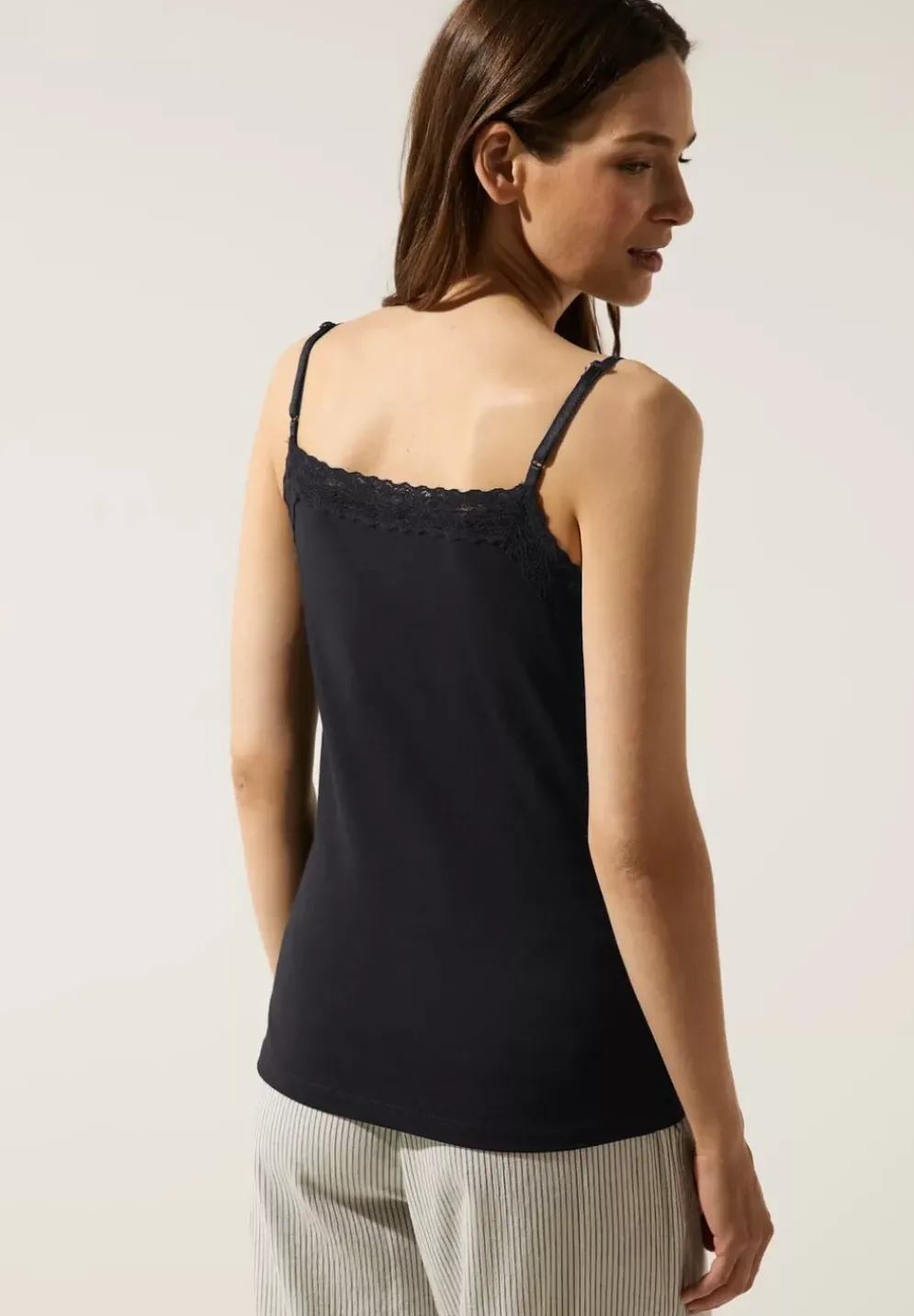 Top Mit Spitzendetail