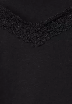 Top Mit Spitzendetail