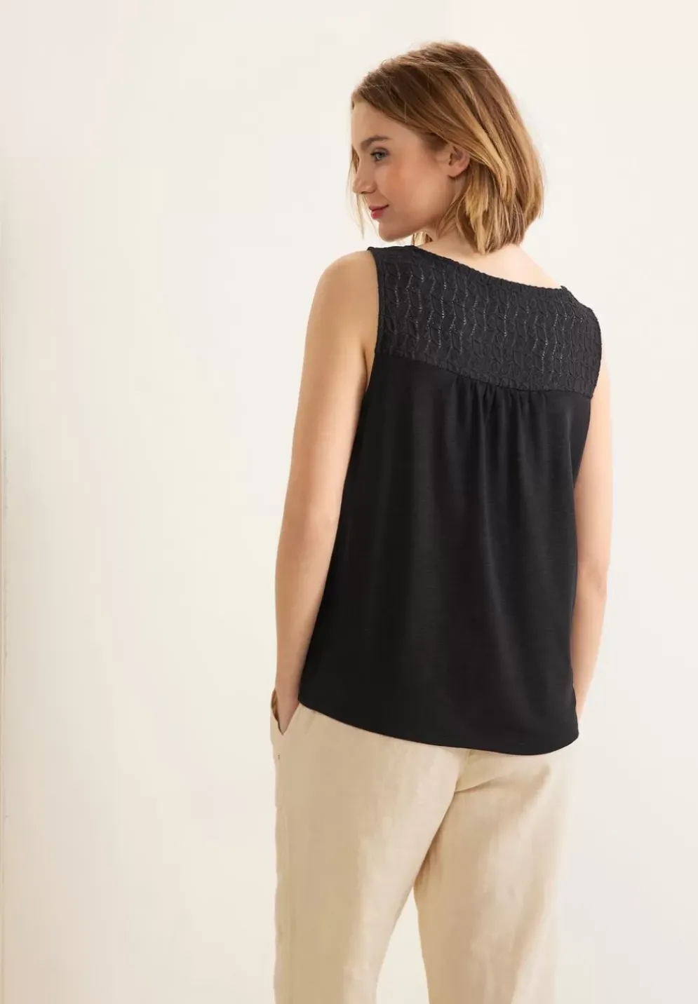 Top Mit Spitzendetail