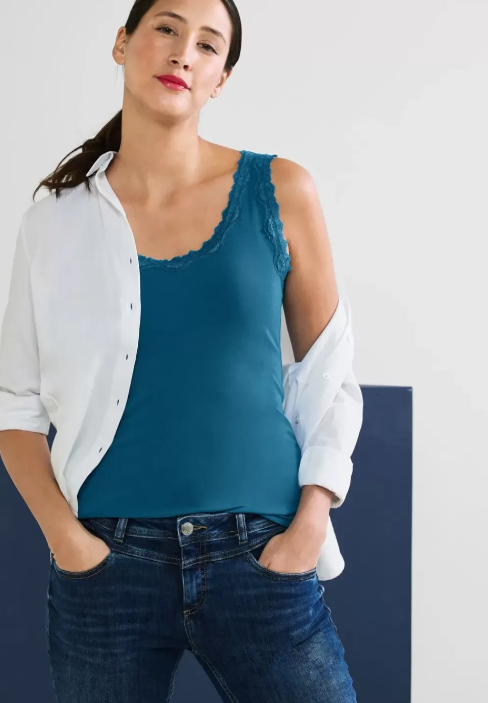 Top Mit Spitzendetail