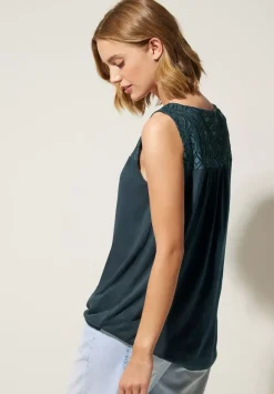 Top Mit Spitzendetail