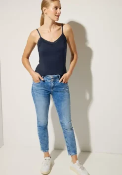Top Mit Spitzendetail