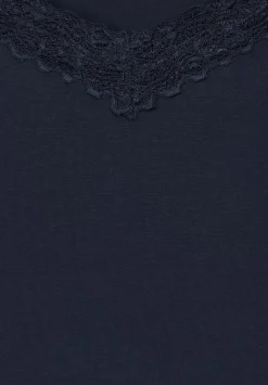 Top Mit Spitzendetail