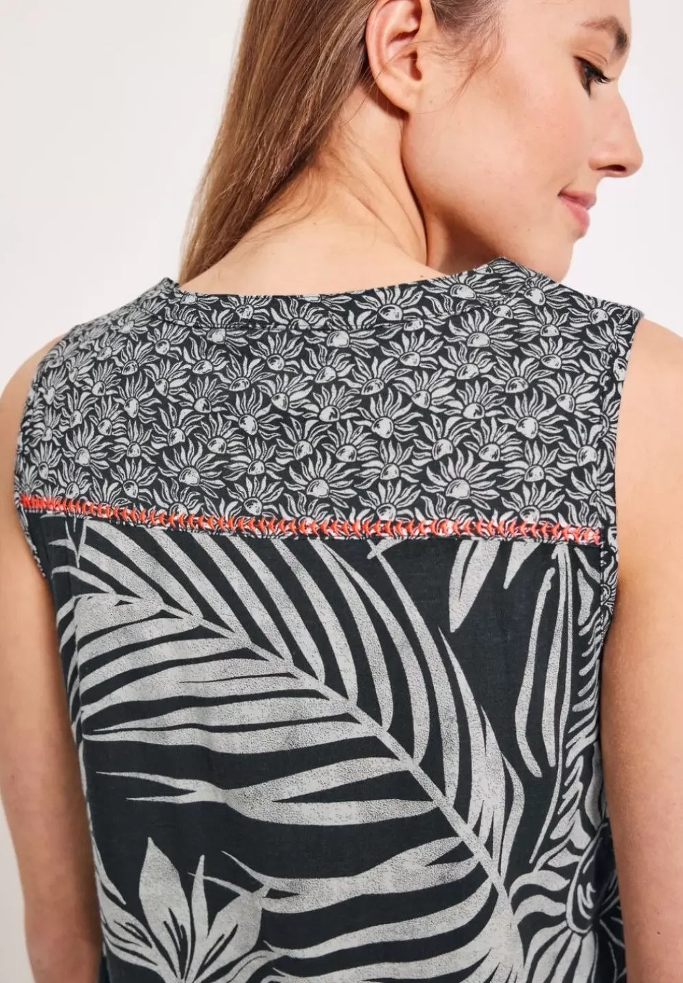 Top Mit Stickereidetails