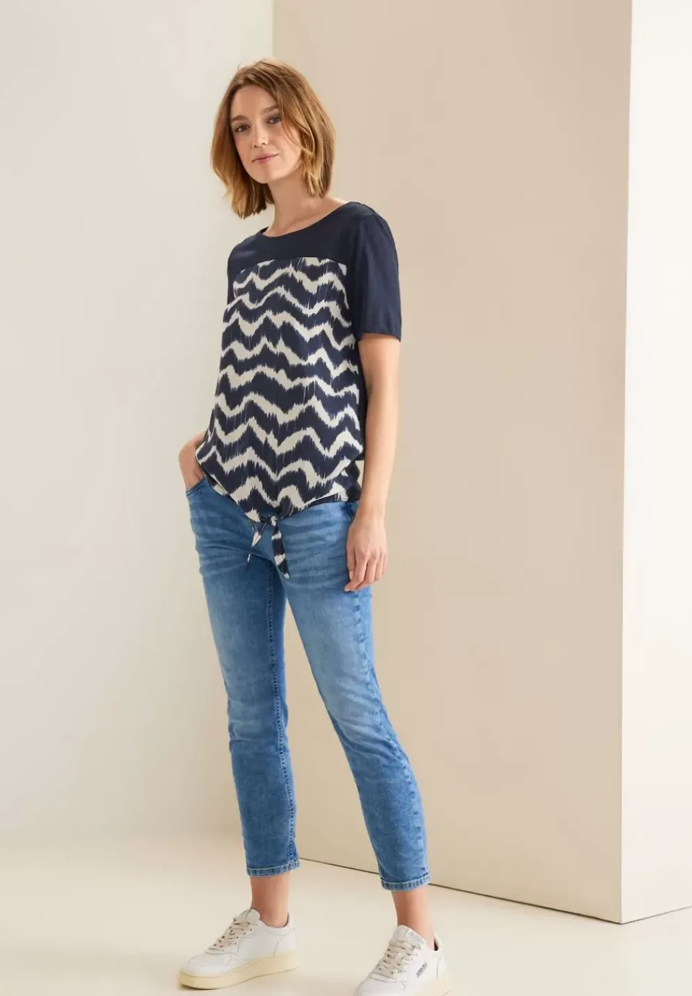 T-Shirt Im Materialmix