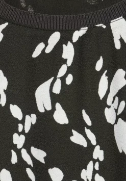 T-Shirt Im Materialmix