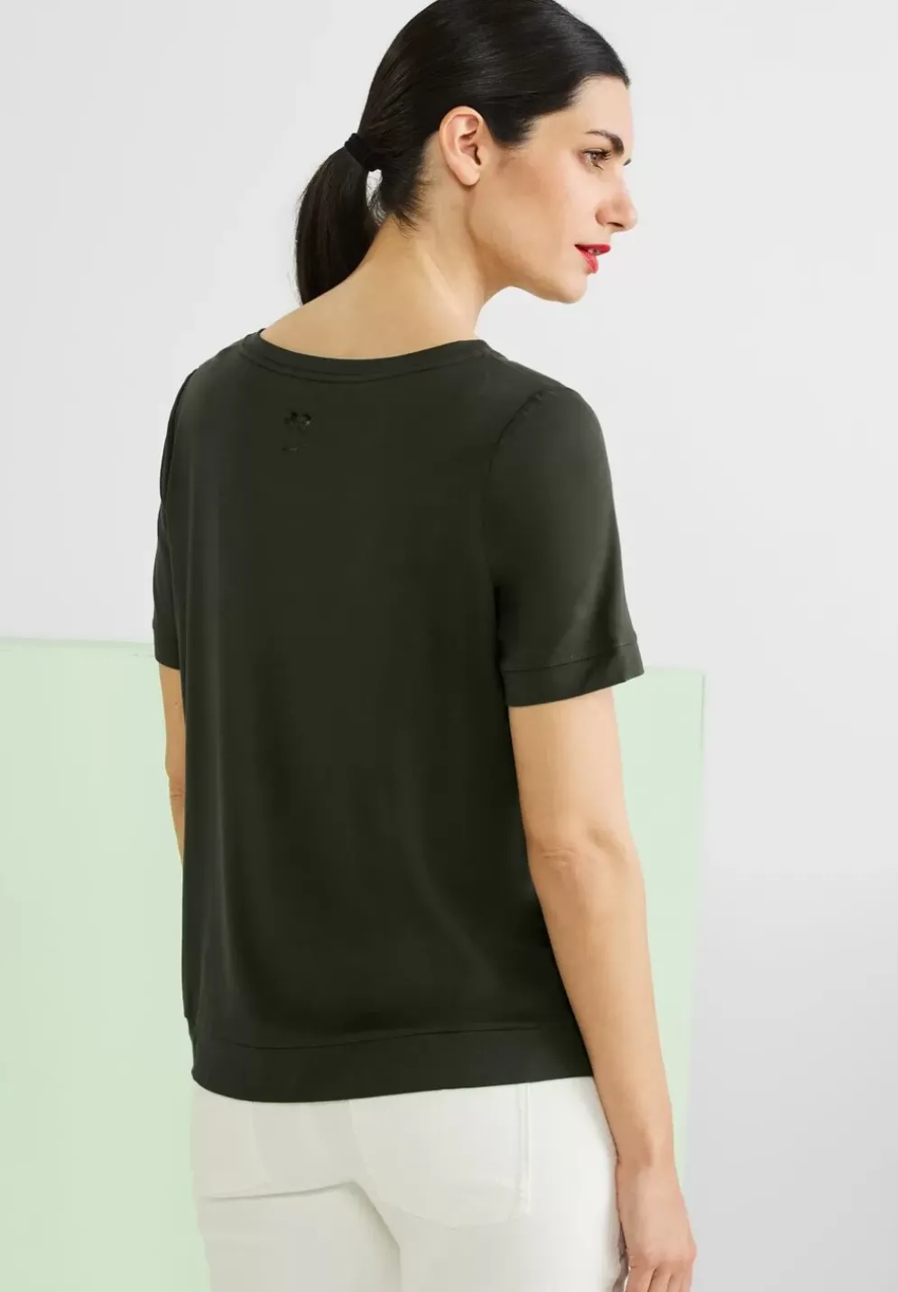 T-Shirt Im Materialmix