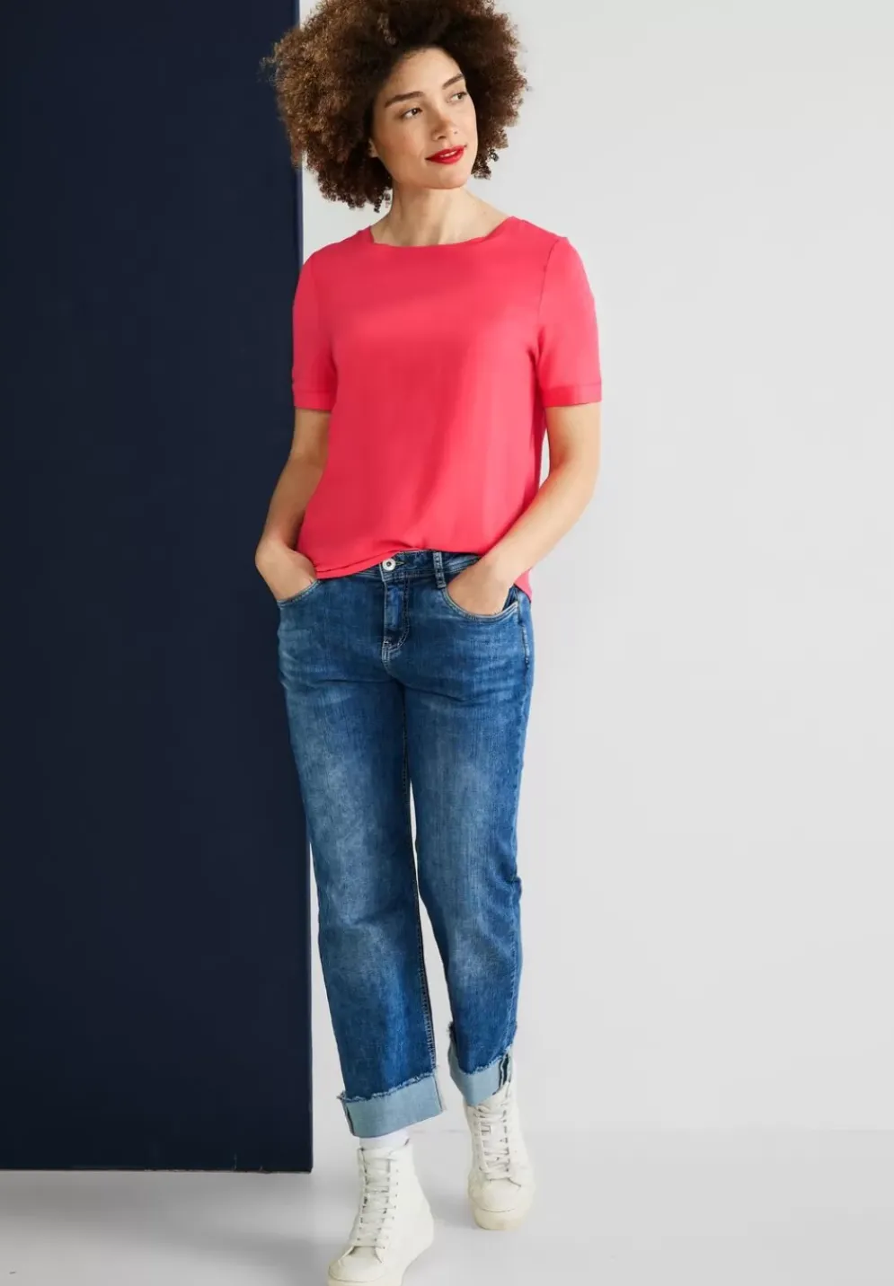 T-Shirt Im Materialmix