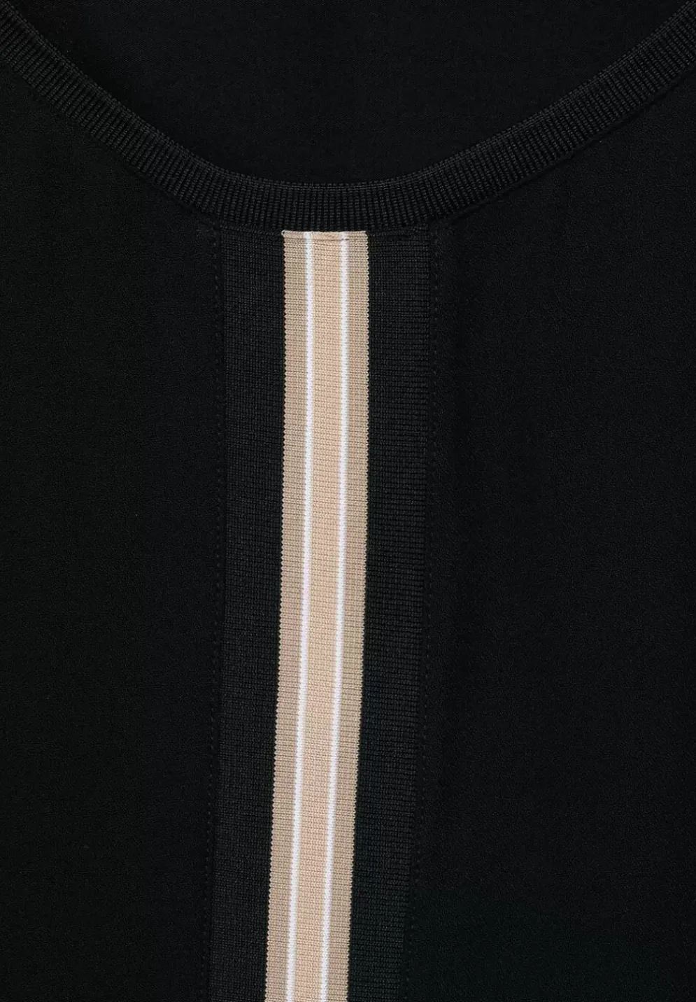 T-Shirt Im Materialmix
