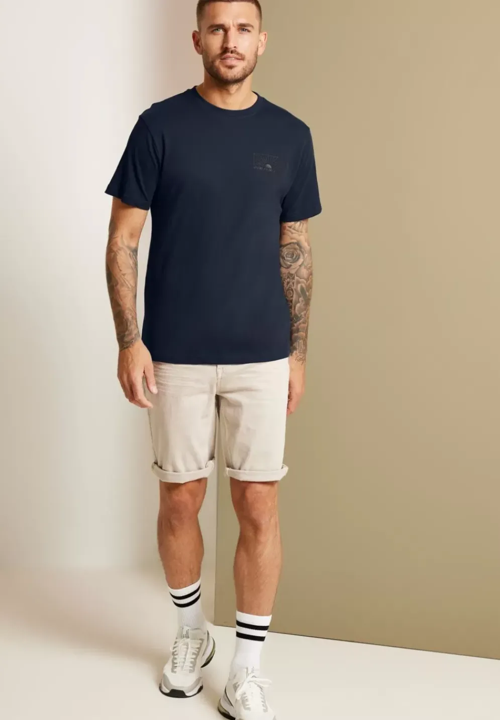 T-Shirt Mit Brustprint