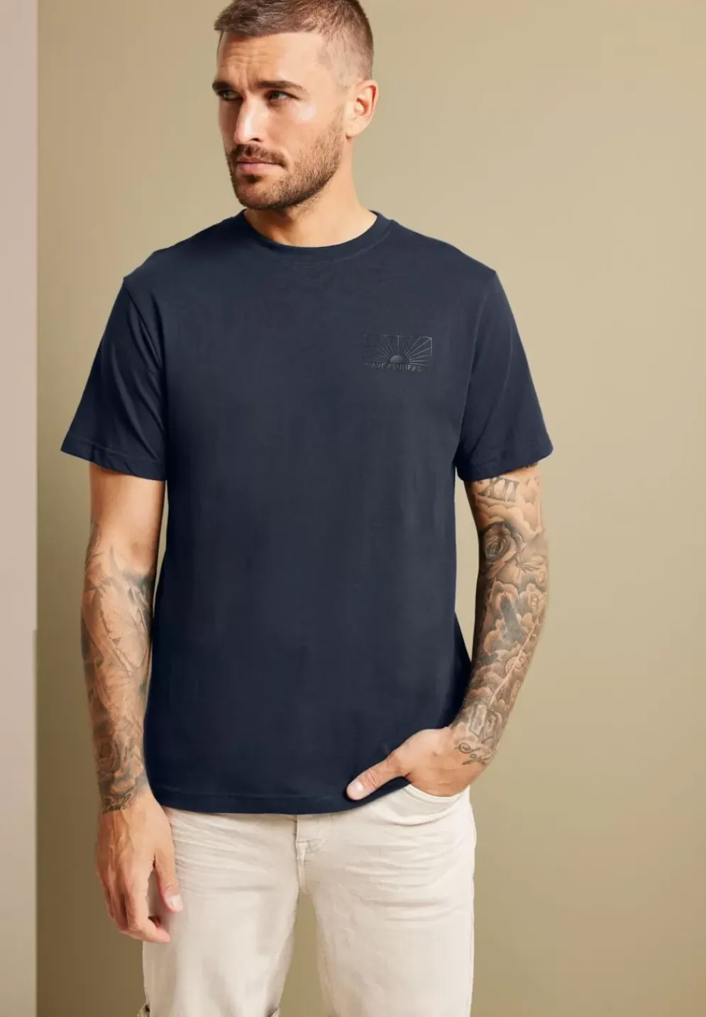 T-Shirt Mit Brustprint