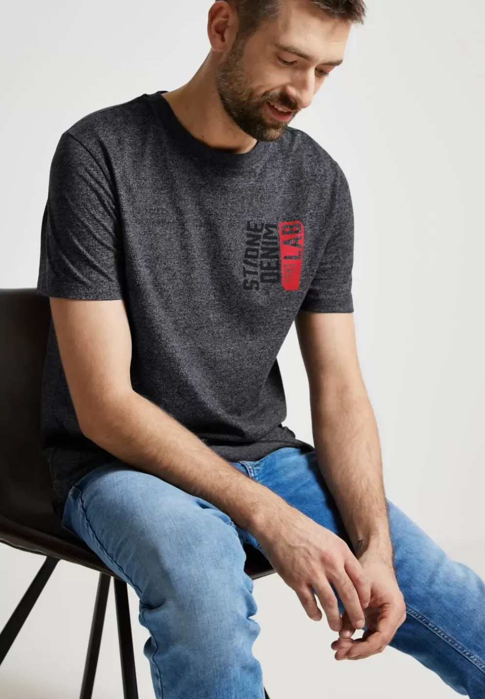 T-Shirt Mit Brustprint