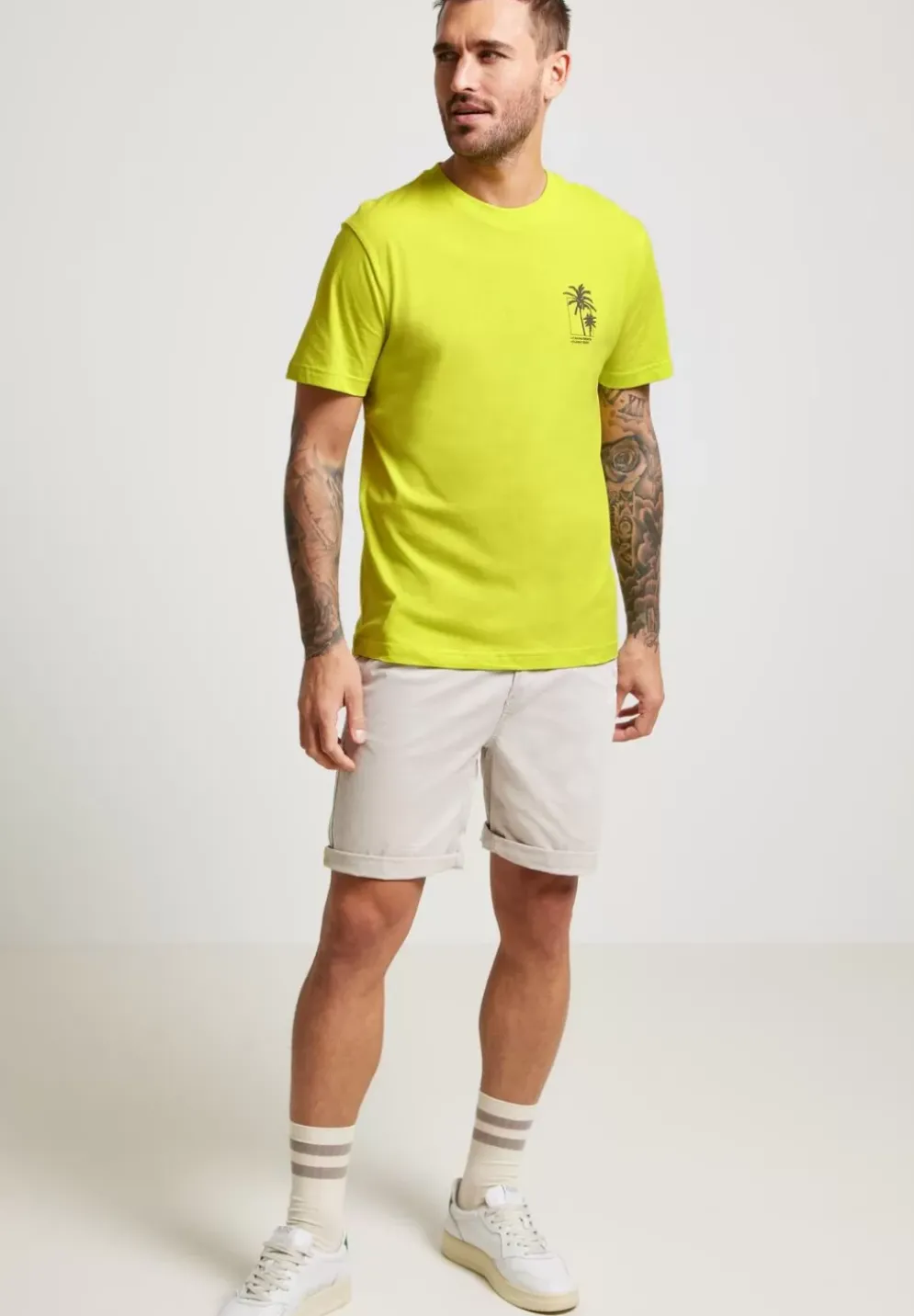 T-Shirt Mit Brustprint
