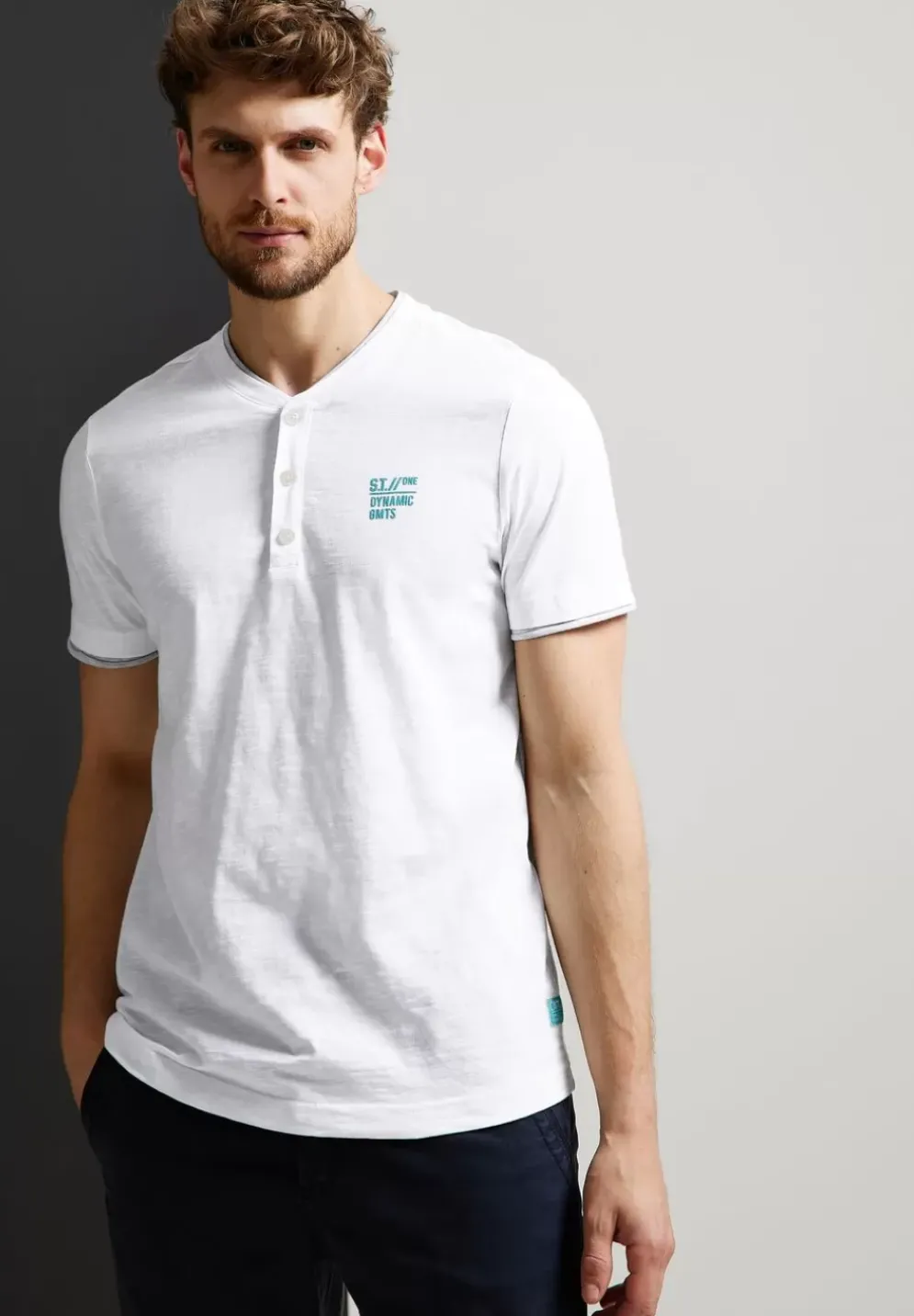 T-Shirt Mit Henleyausschnitt