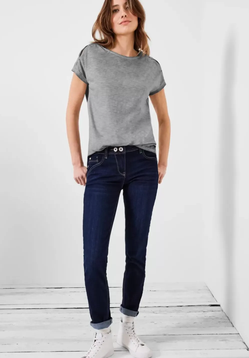 T-Shirt Mit Knopfdessin