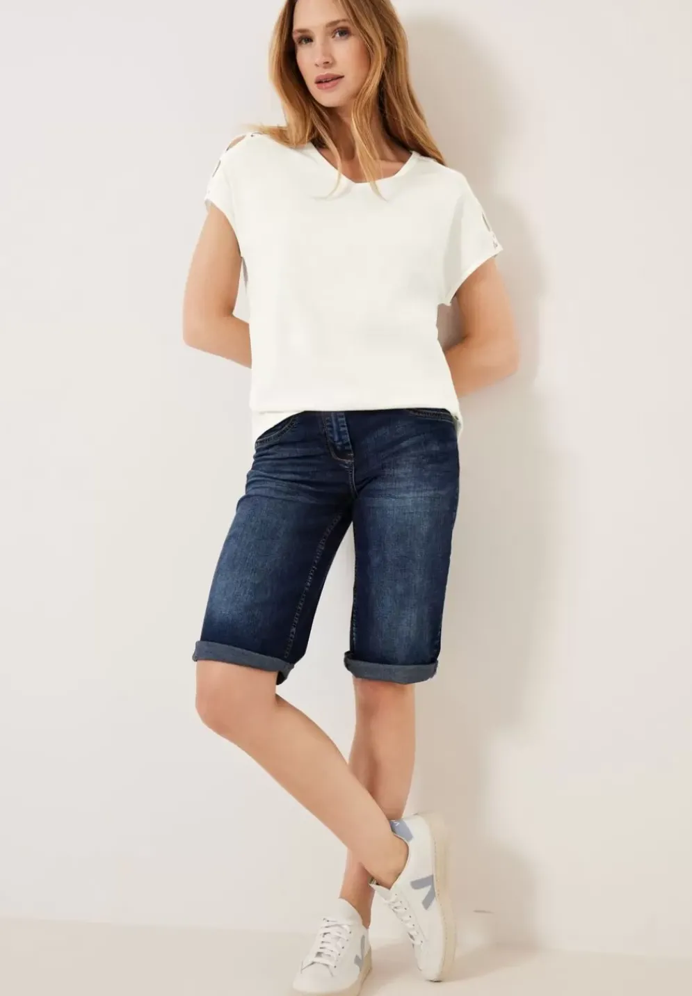 T-Shirt Mit Schulterdetail