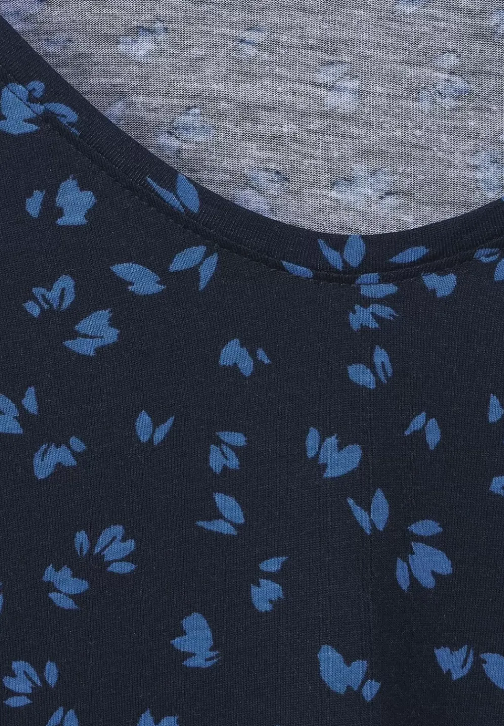 T-Shirt Mit Smokdetails
