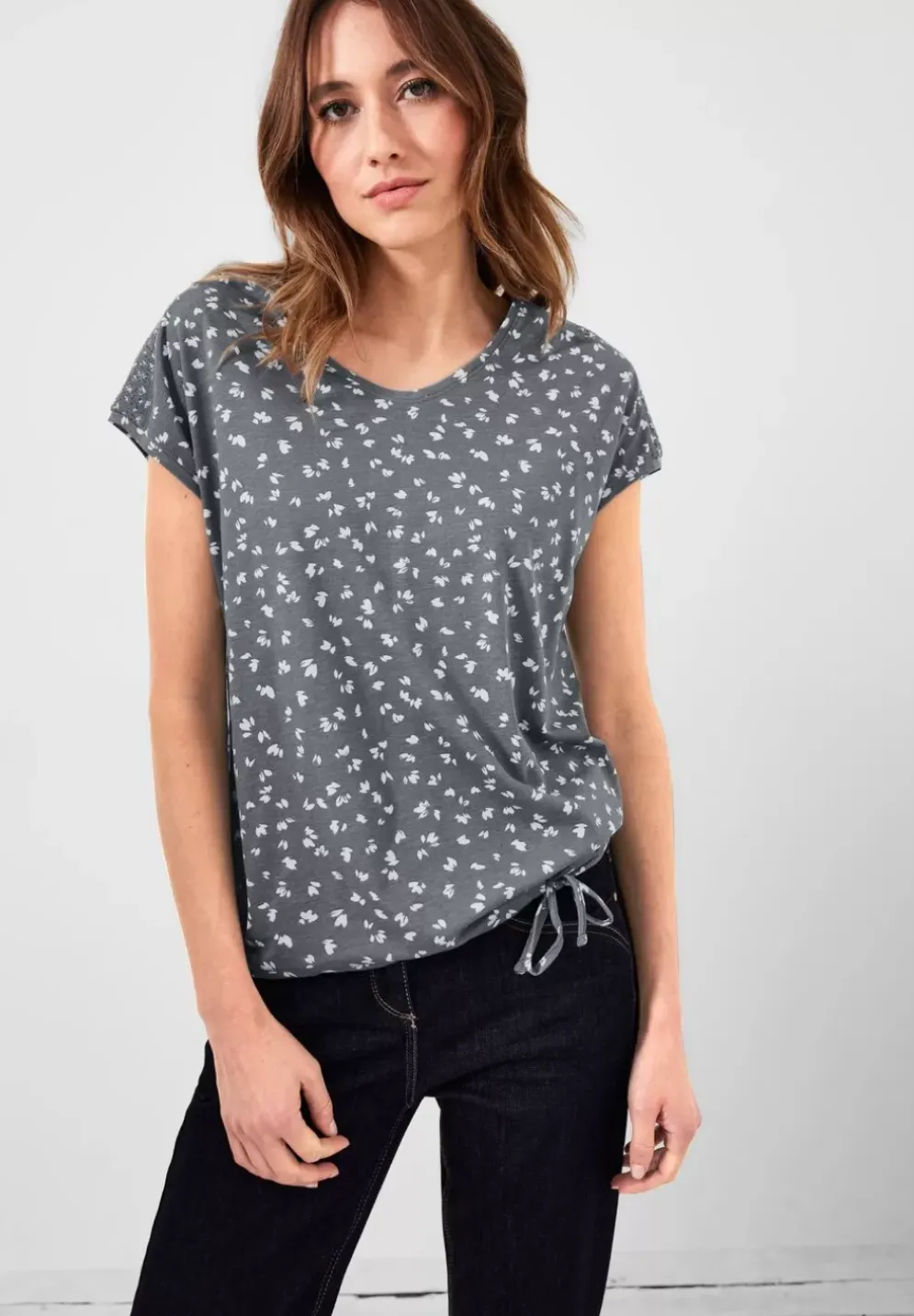 T-Shirt Mit Smokdetails