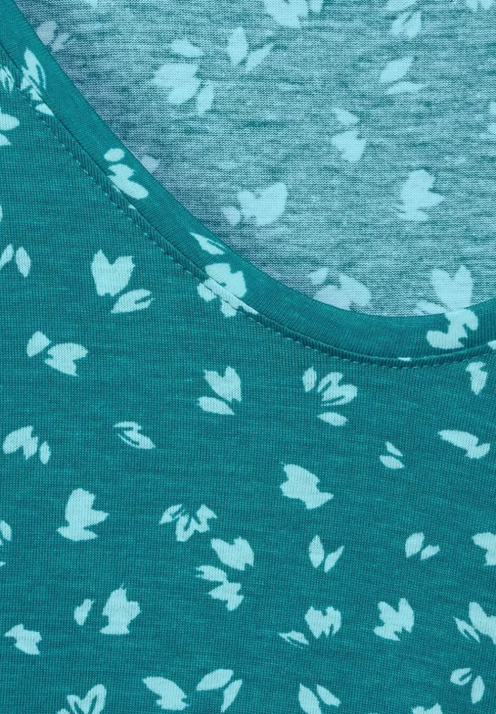 T-Shirt Mit Smokdetails