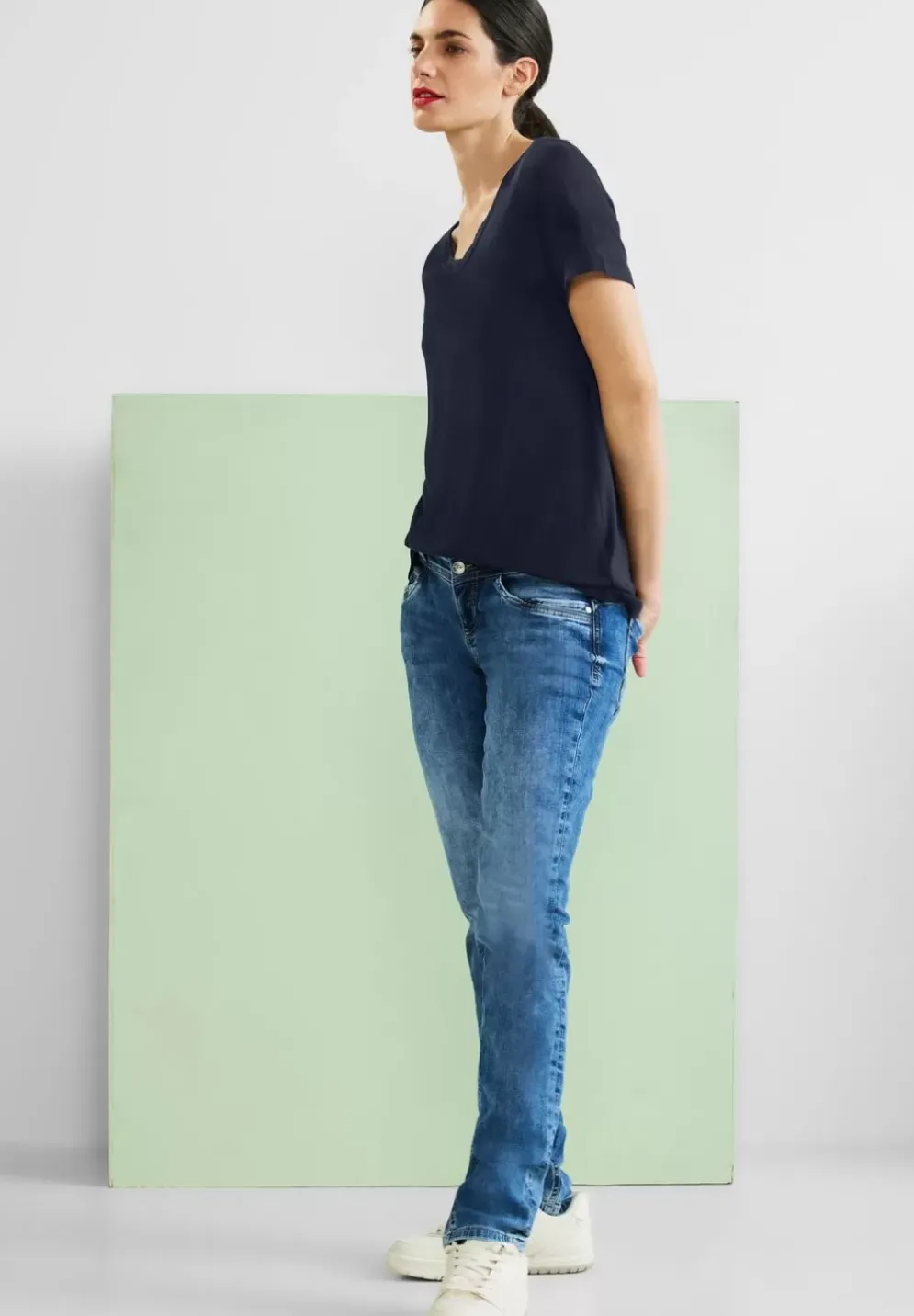 T-Shirt Mit Spitzendetail