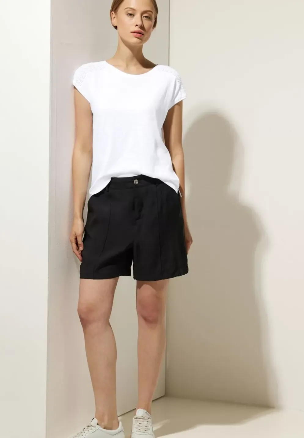T-Shirt Mit Spitzendetail