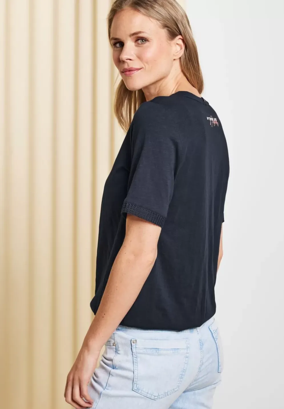 T-Shirt Mit Spitzeneinsatzen
