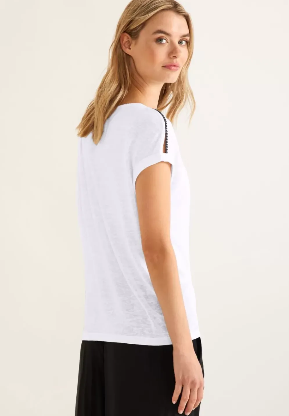 T-Shirt Mit Stickereidetails