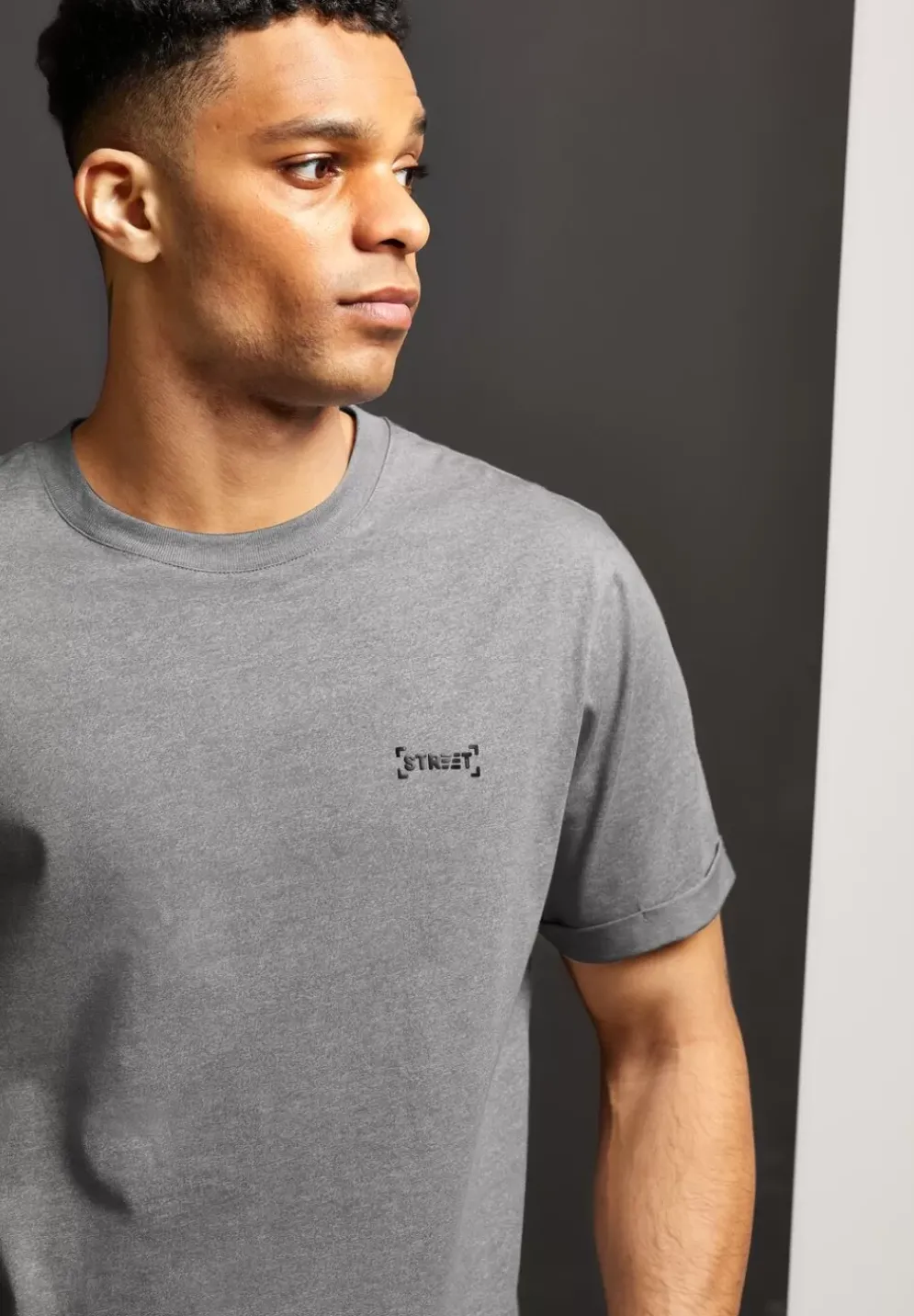 T-Shirt Mit Turn-Up