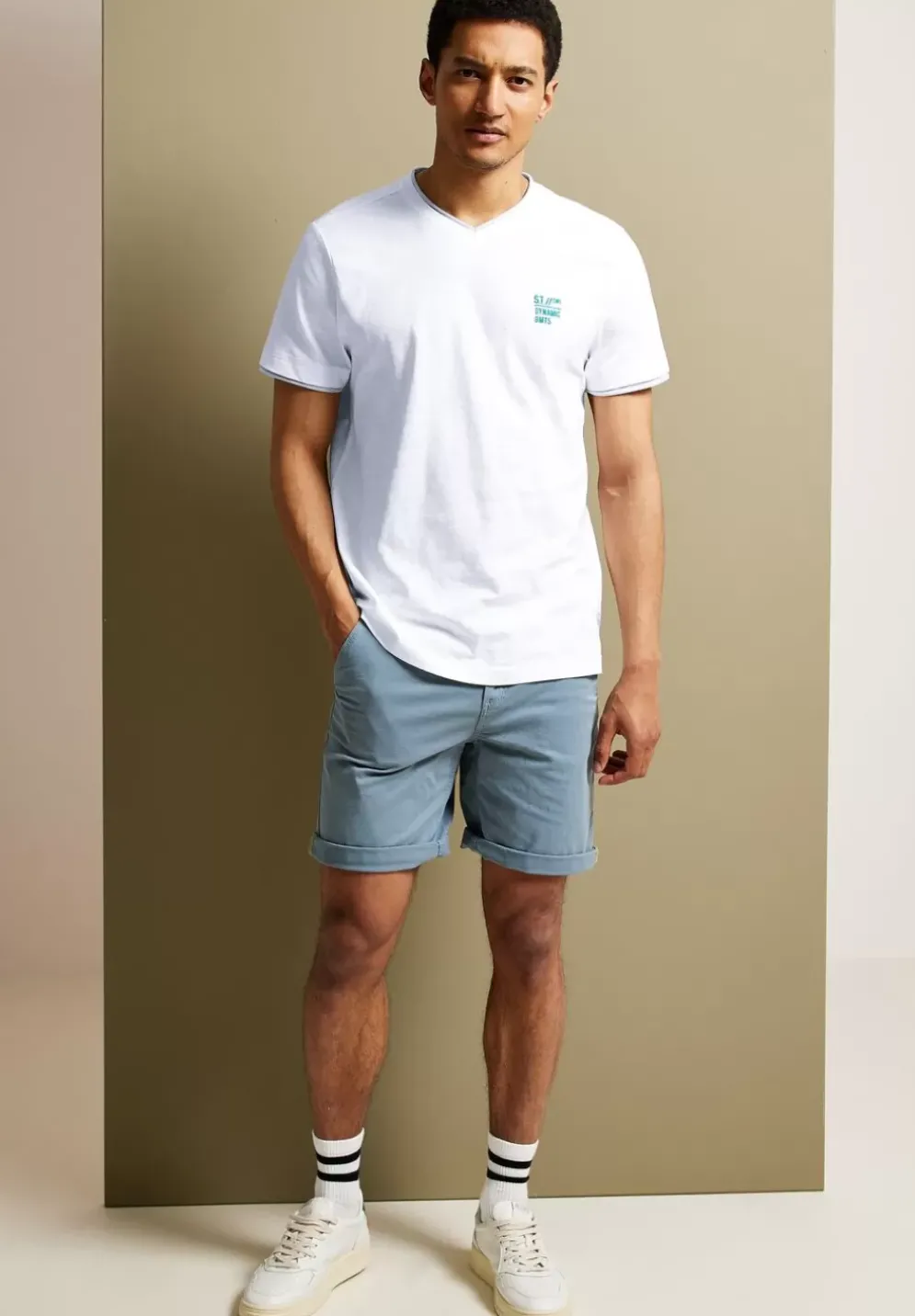 T-Shirt Mit V-Ausschnitt