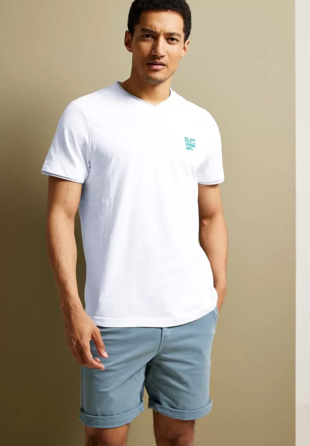 T-Shirt Mit V-Ausschnitt