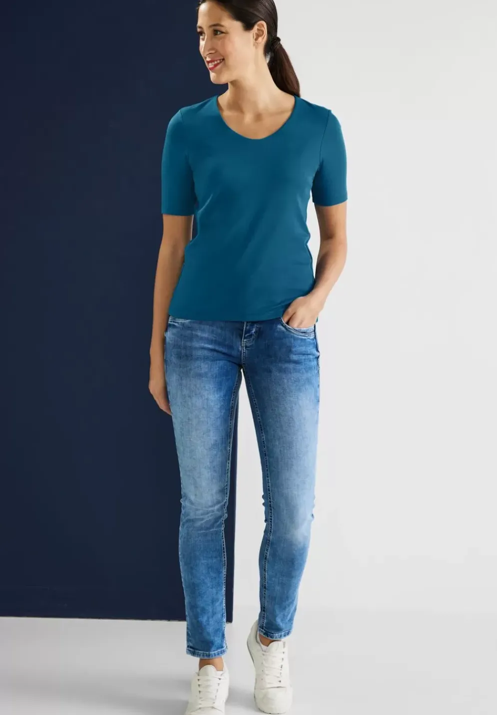T-Shirt Mit V-Ausschnitt