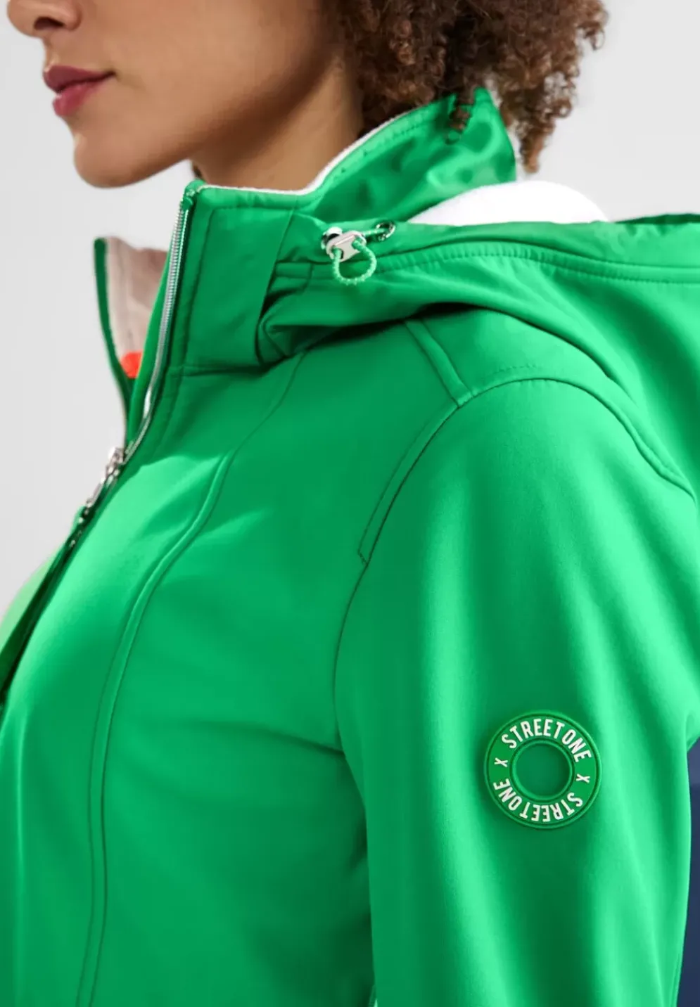 Unifarbene Softshelljacke