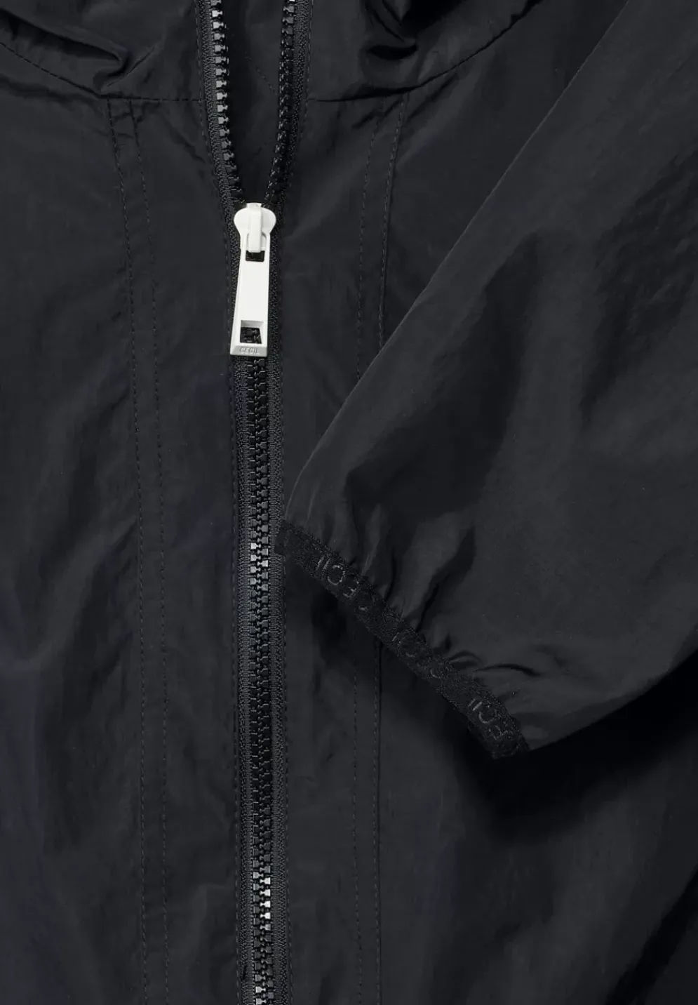 Windbreaker Mit Kapuze